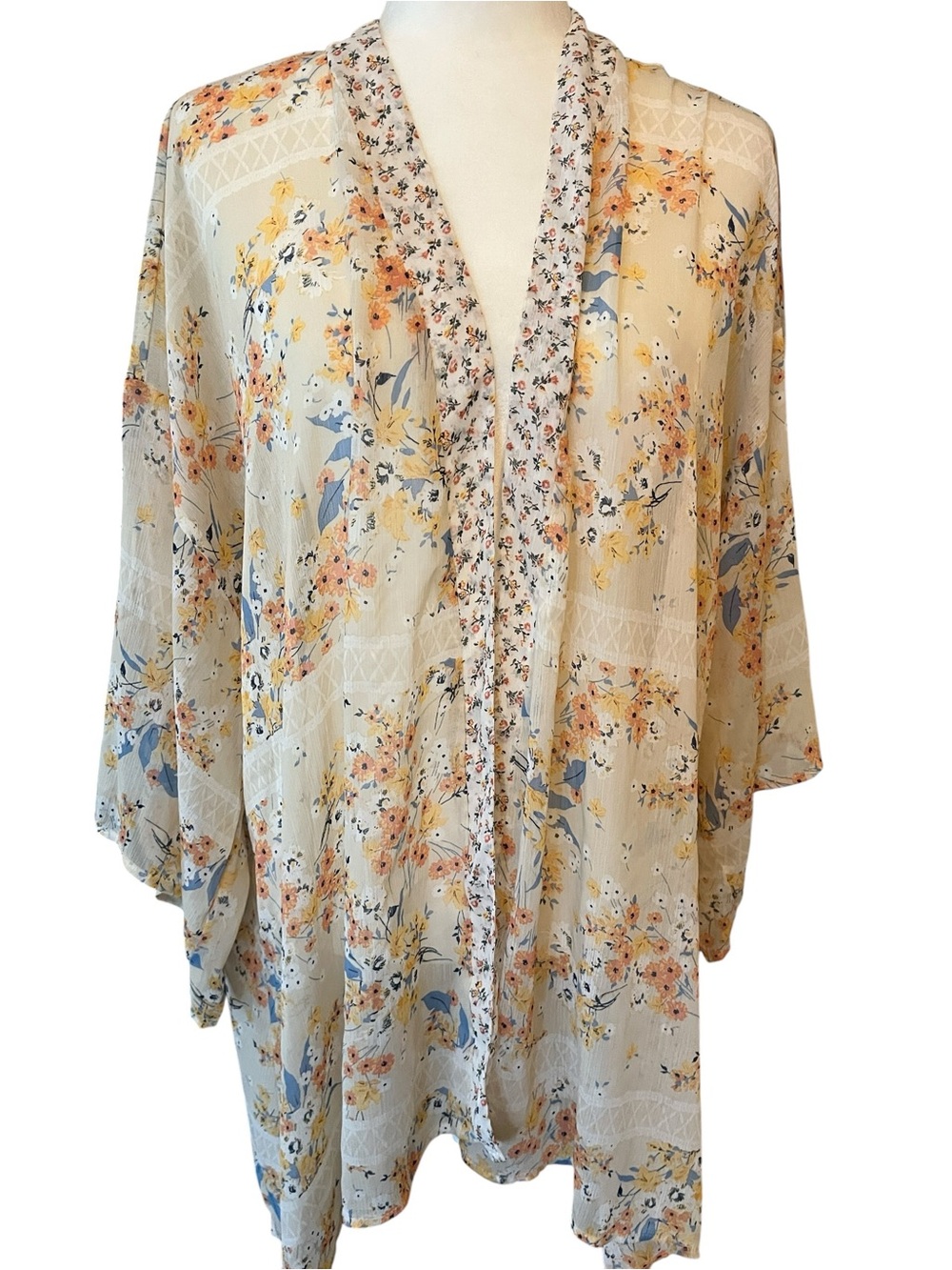 Band of Gypsies Cream Floral Lightweight Kimono Size M/L